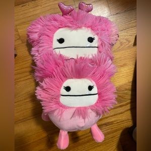 Bigfoot Squishmallows Caparinne